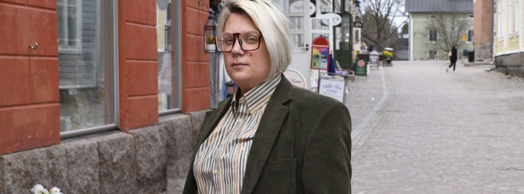 Sarjakuvataiteilija Emmi Valve FinFamin Labyrintti-lehdessä
