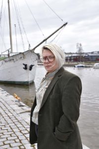 Sarjakuvataiteilija Emmi Valve pysty kuva_Marika Finne