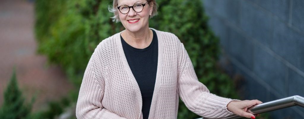 FinFamin vapaaehtoistoiminnan asiantuntija Jaana Savolainen_kuva Linda Lipponen Photography - Lifu