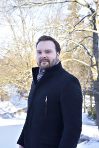 Tino Karolaakso FinFamin Labyrintti-lehdessä_kuva Marika Finne
