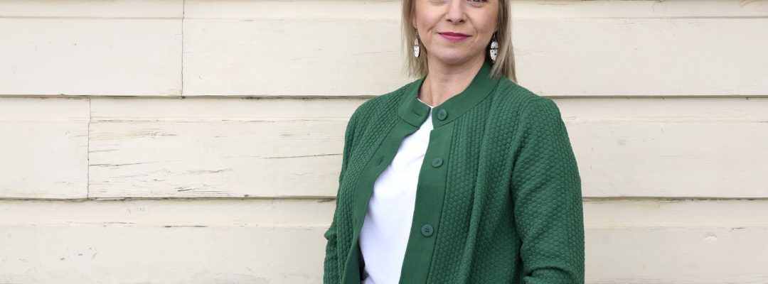 Kirjailija Venla Kuoppamäki Labyrintti-lehdessä FinFami