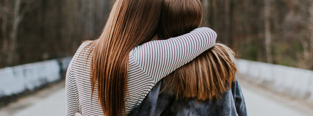 Erityinen sisaruus_kuva Hannah Busing, Unsplash